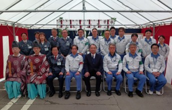 合神職の方々、施工会社、当社関係者など参列者